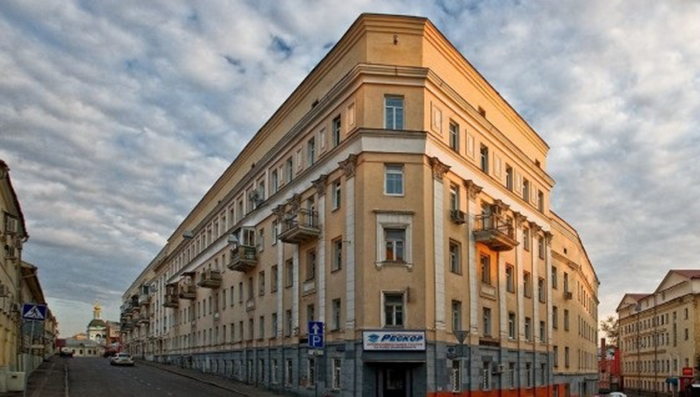 Московские дома-утюги с интересной историей